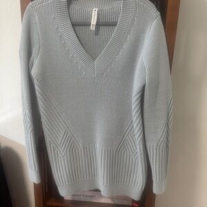 Athleta Women's Light Gray V-Neck Sweater